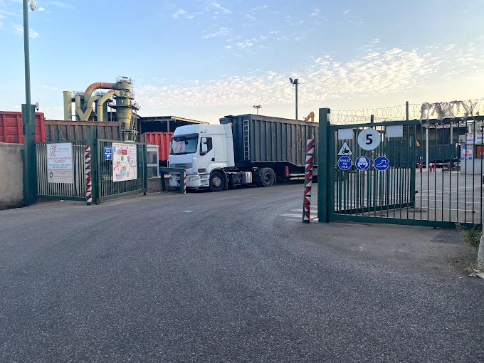 Aperçu des activités de la casse automobile PROVENCALE DE FERRAILLES PROFER située à MARSEILLE 14 (13014)